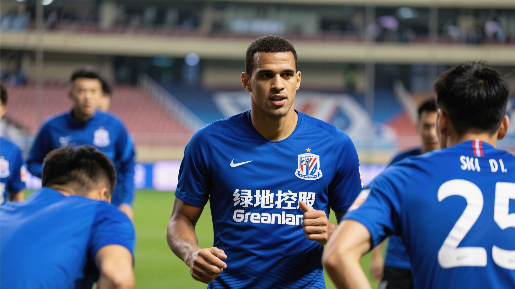 赤道几内亚国脚即将加盟上海申花,200万欧新援锁定米内罗接班人 据了解,此次加入上海申花并不是单凭经济利益因素,更